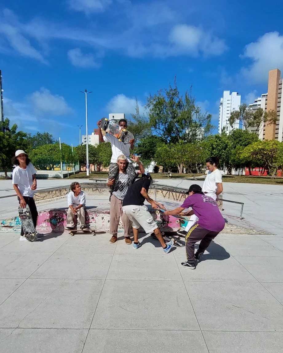 Skatistas reunidos na pista: a união da cena potiguar
