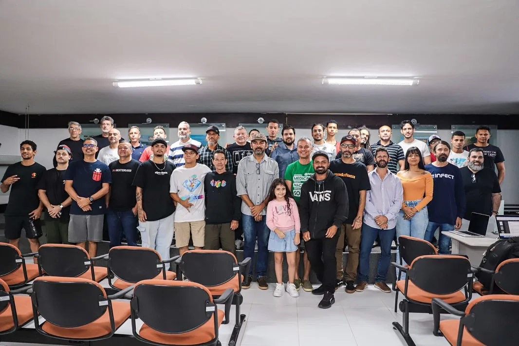 Fotografia da assembleia da Federação Paraibana de Skateboard